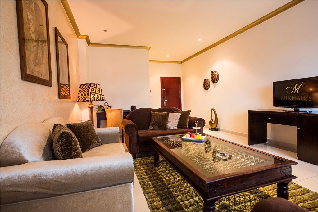 Mikhael'S Hotel Браззавиль Экстерьер фото